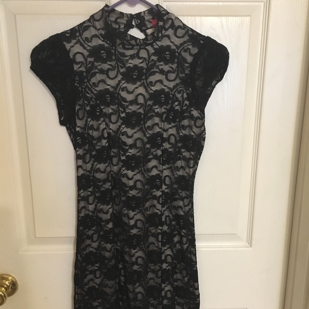 Keyhole Back - Black Lace Dress - All over Lace